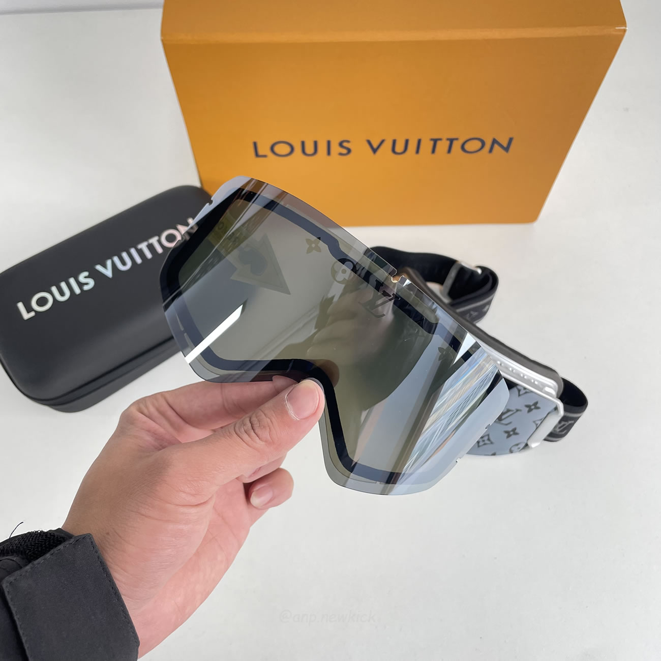Louis Vuitton Lv Ski Mask Yellow Blue Black Pink Silvery White (17) - www.newkick.vip